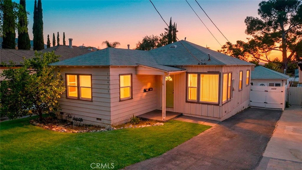 10423 Mcclemont Avenue — photo