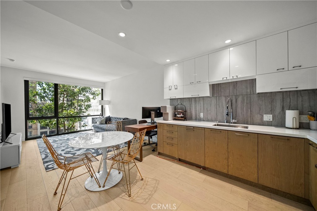 400 S Broadway 828 — photo