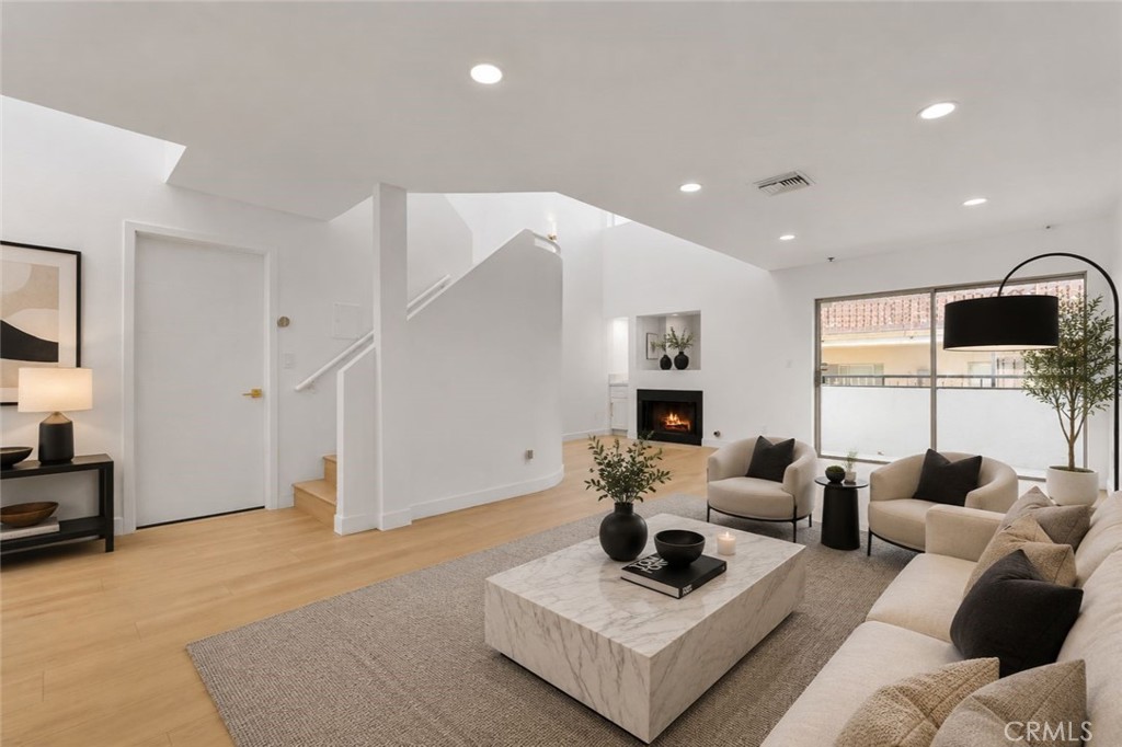 6036 Hazelhurst #C — photo
