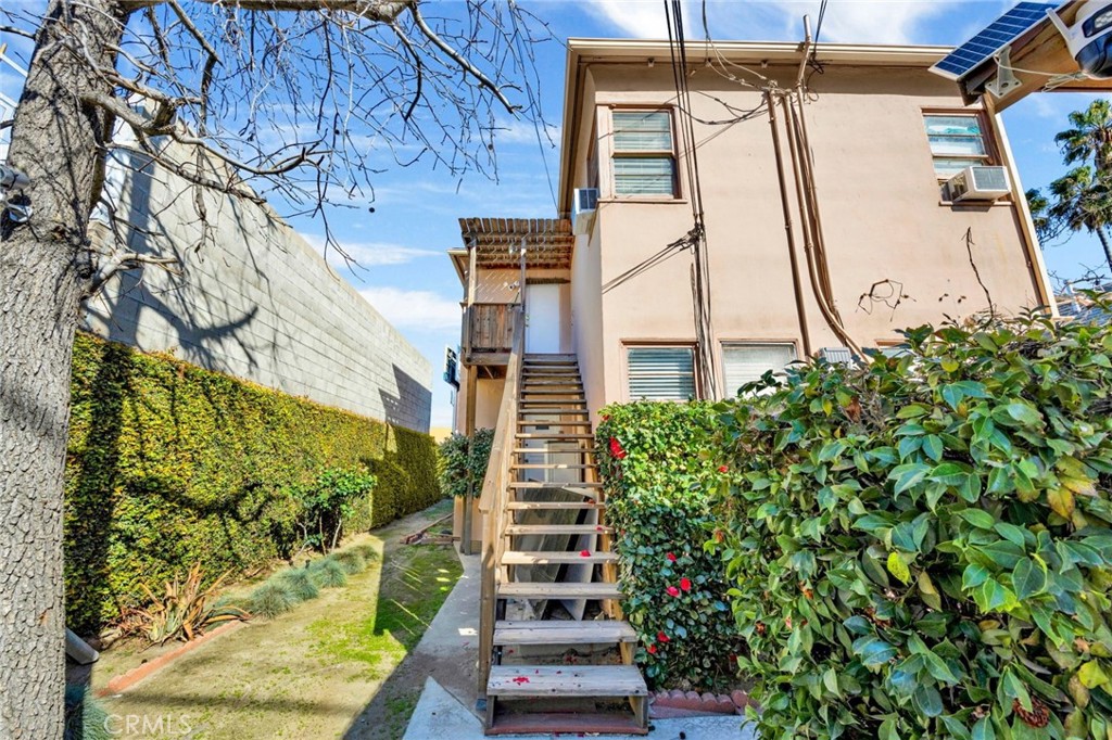 4343 Laurel Canyon Boulevard — photo