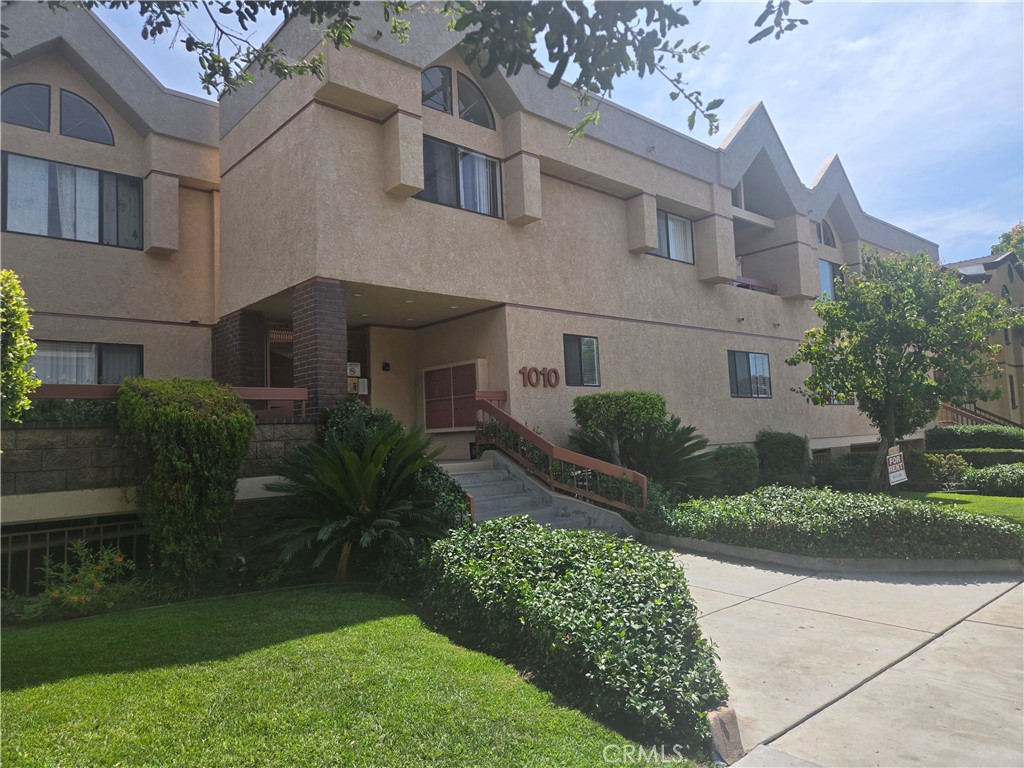 1010 E Maple 6 — photo