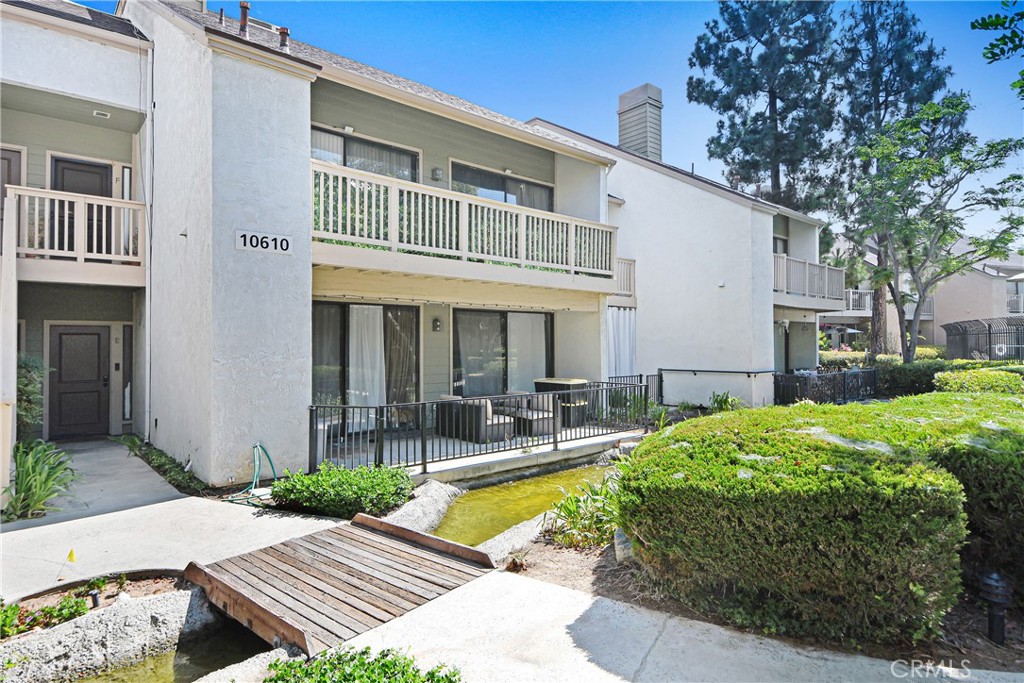 10610 Lakeside Drive N 209 — photo