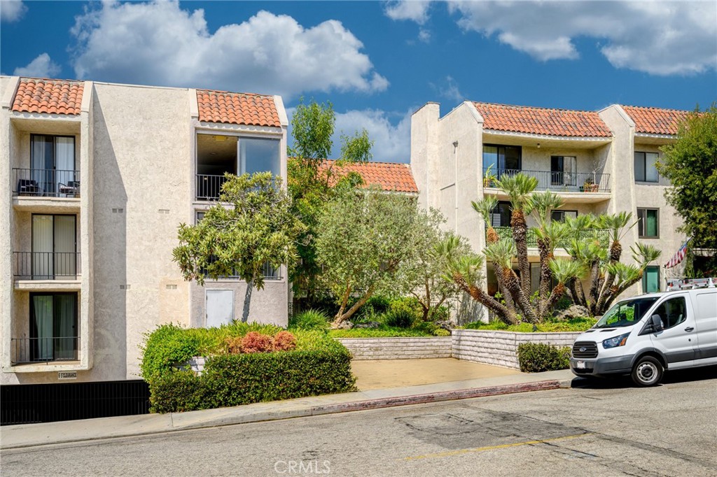 1401 Valley View 329 — photo