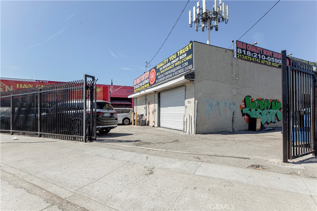 7451 Coldwater Canyon — photo
