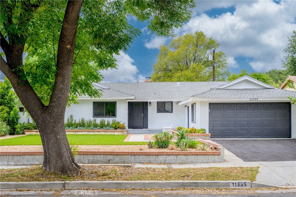 11555 Collett Ave — photo