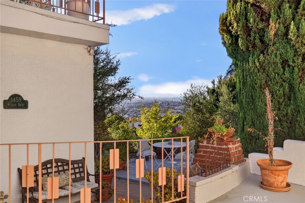 1459 Marion Dr — photo