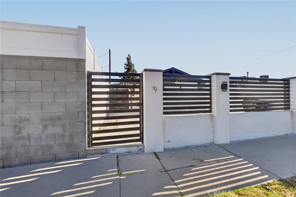 13214 Stagg Street — photo