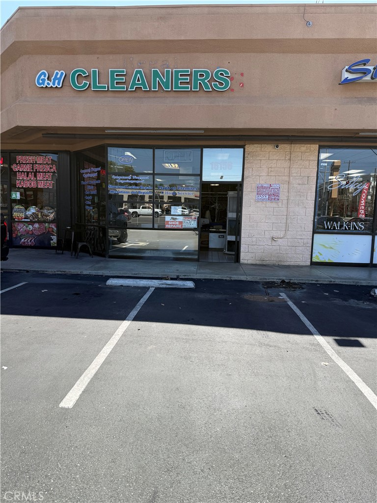 16156 San Fernando Mission Boulevard — photo