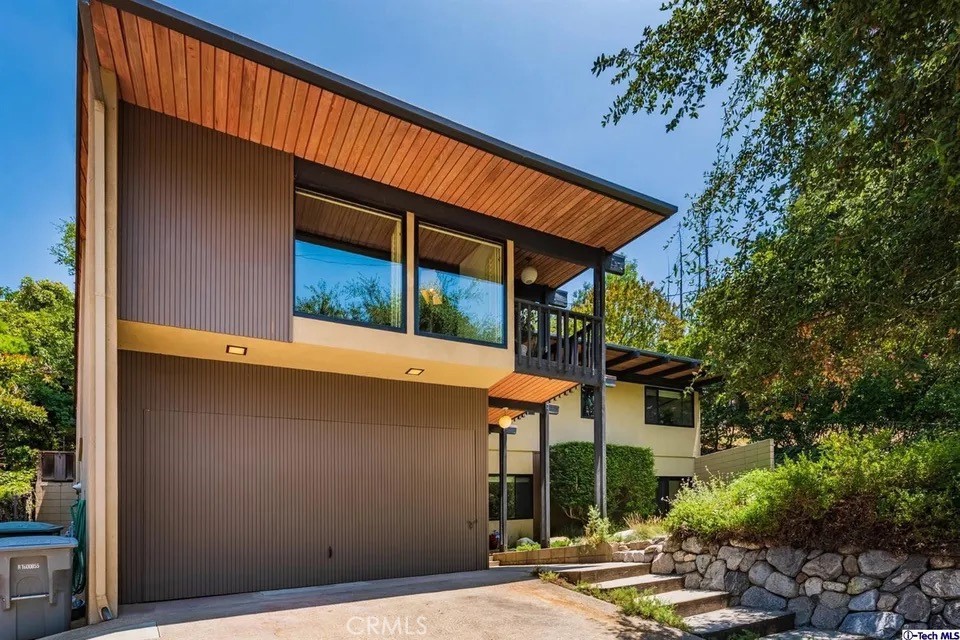 3242 E Chevy Chase — photo