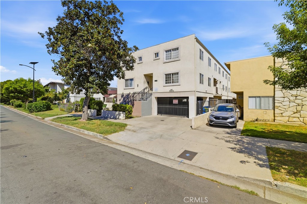 14839 Sylvan Street — photo