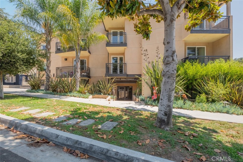 1941 Waltonia Drive 300 — photo