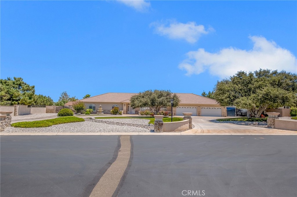 6955 Oak View Court — photo