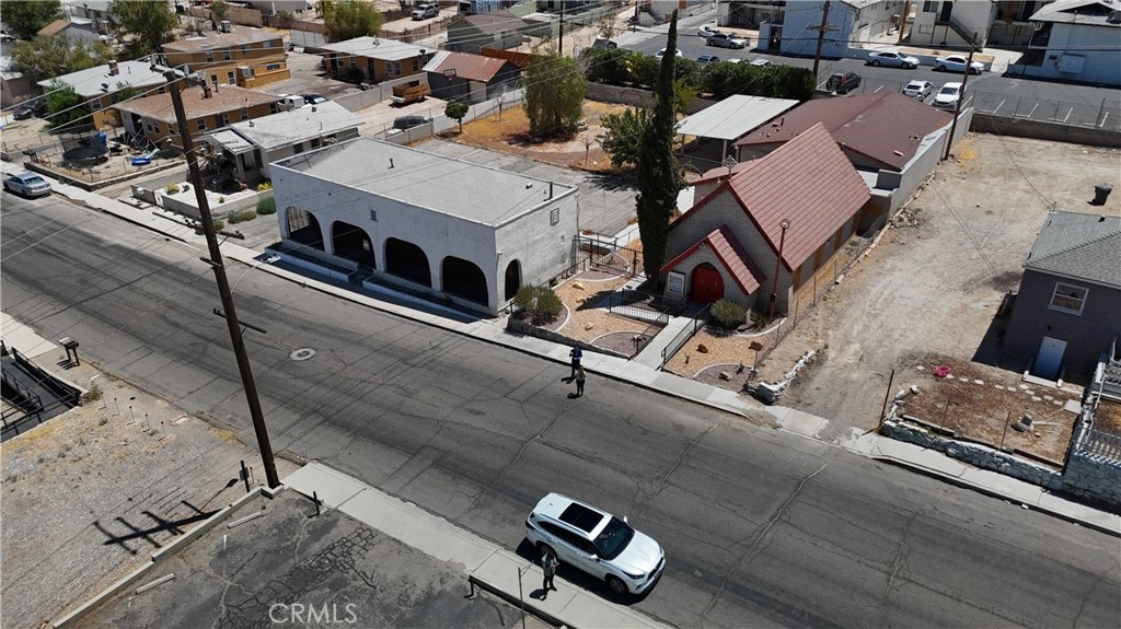 516 E Williams, Barstow, CA 92311 — photo 2