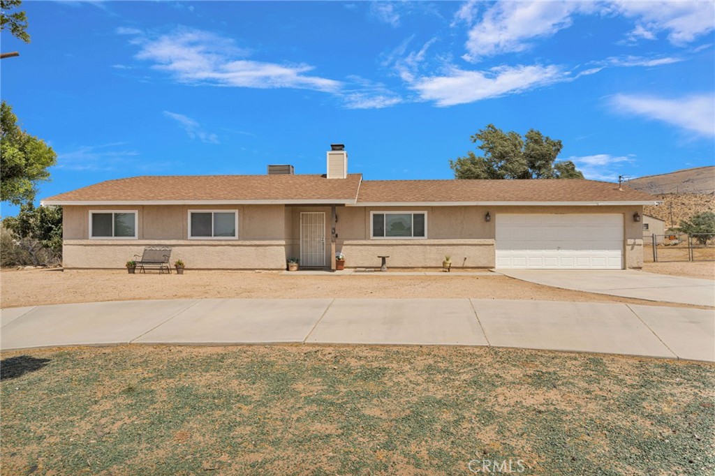 9515 Yucca Street — photo