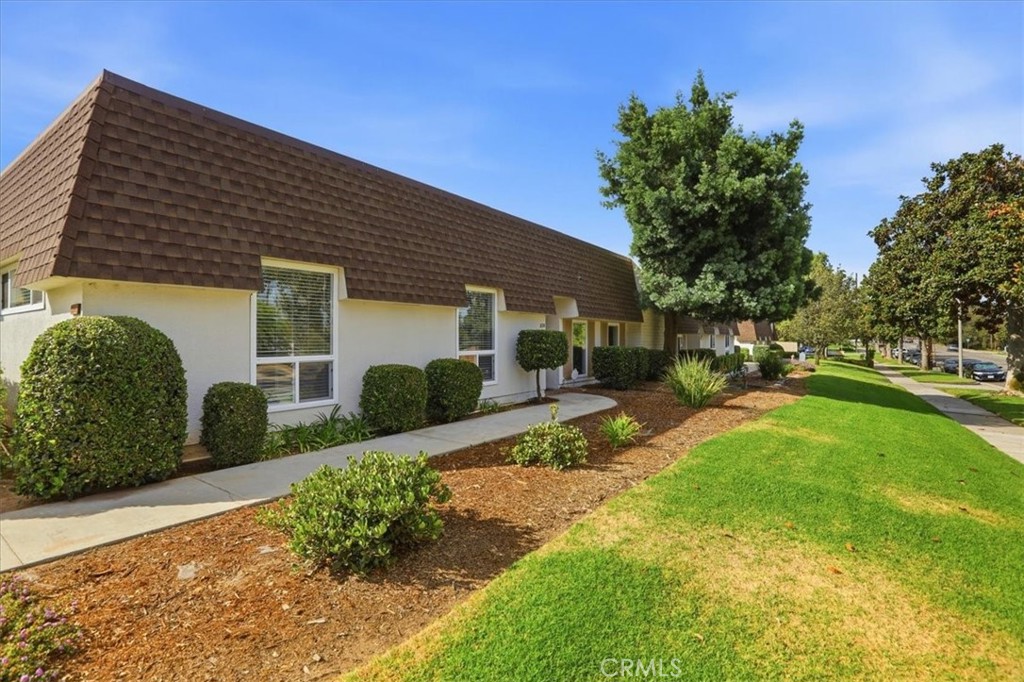 828 E Highland Avenue — photo