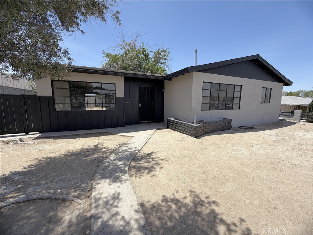 320 Frances — photo