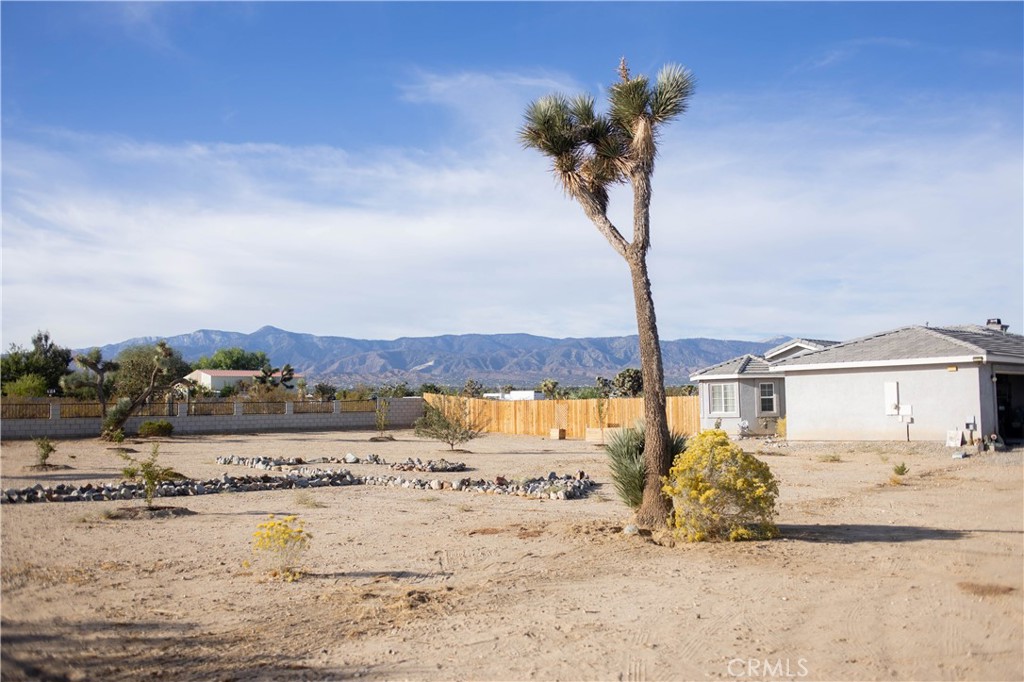 12072 Pacific — photo