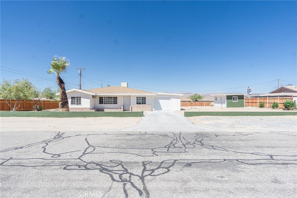 27904 Apache — photo
