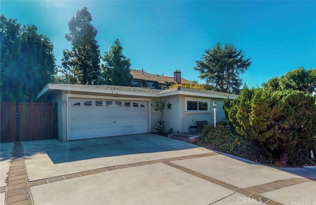 314 W Gladstone — photo
