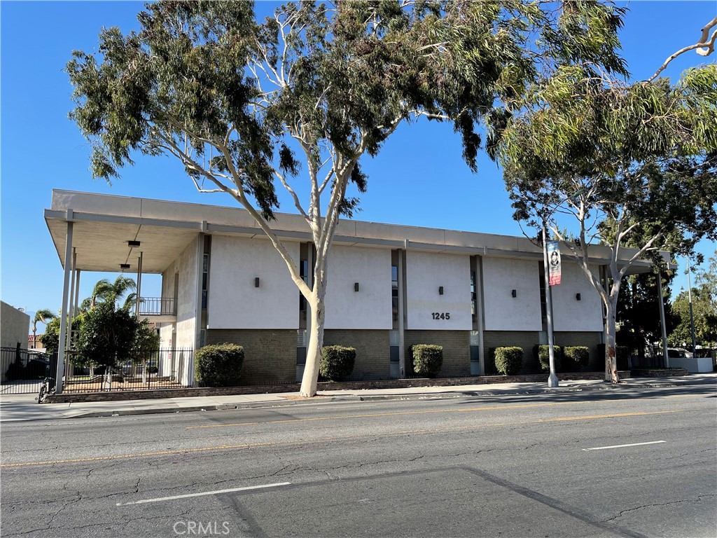 1245 W 6th Street — photo