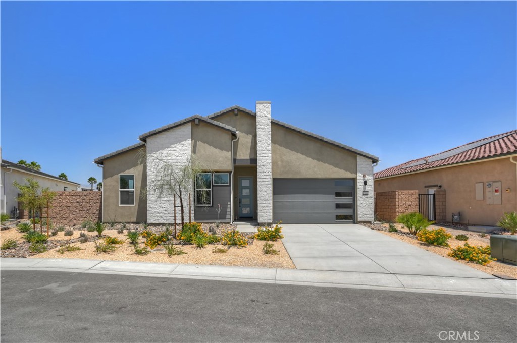67010 Amethyst Way — photo