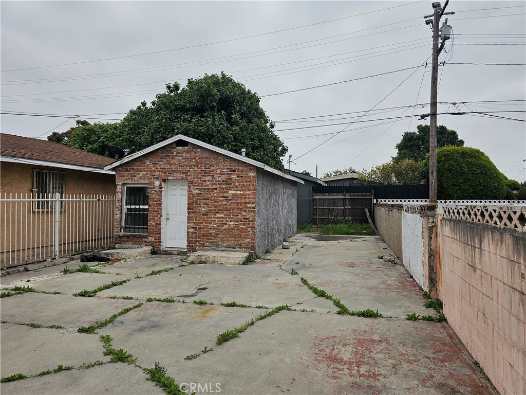 1022 W Compton — photo