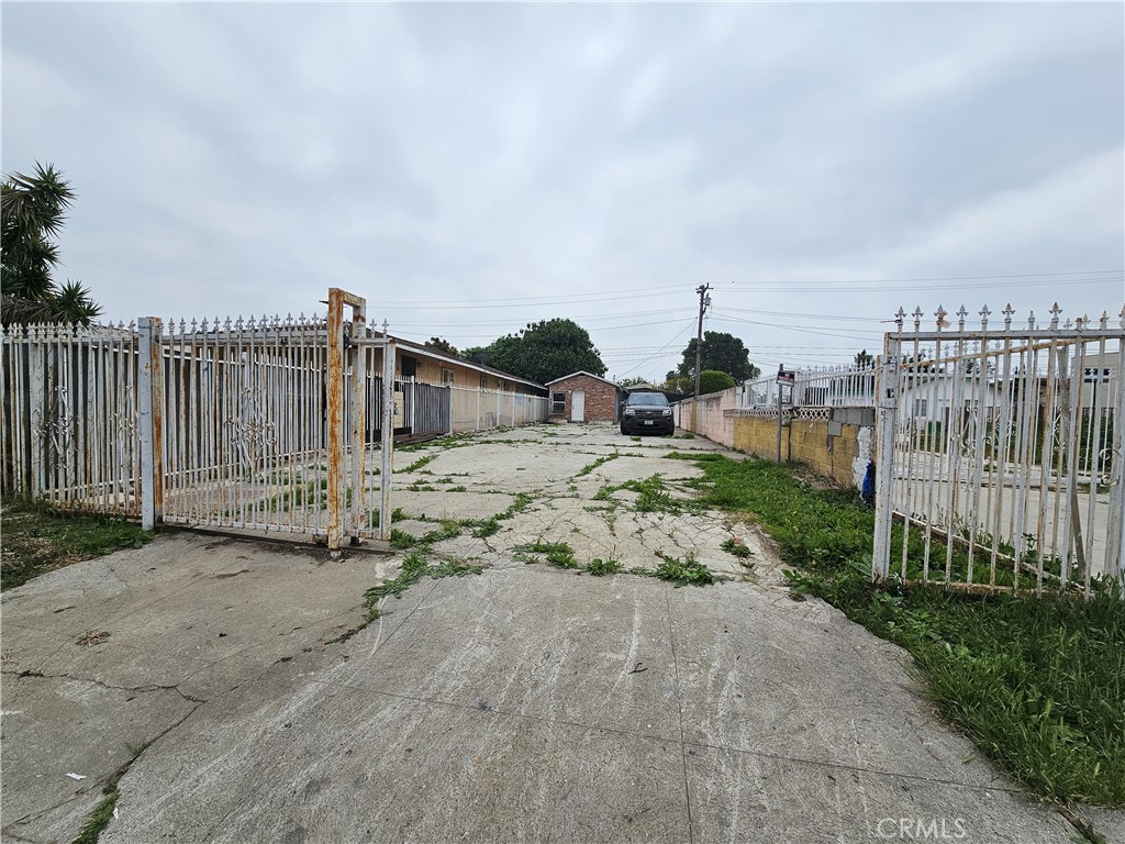 1022 W Compton, Compton, CA 90220 — photo 2