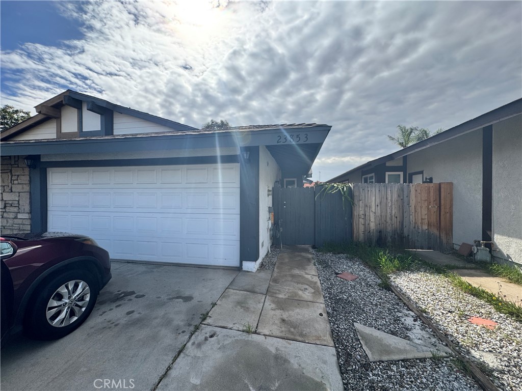 23853 Betts — photo
