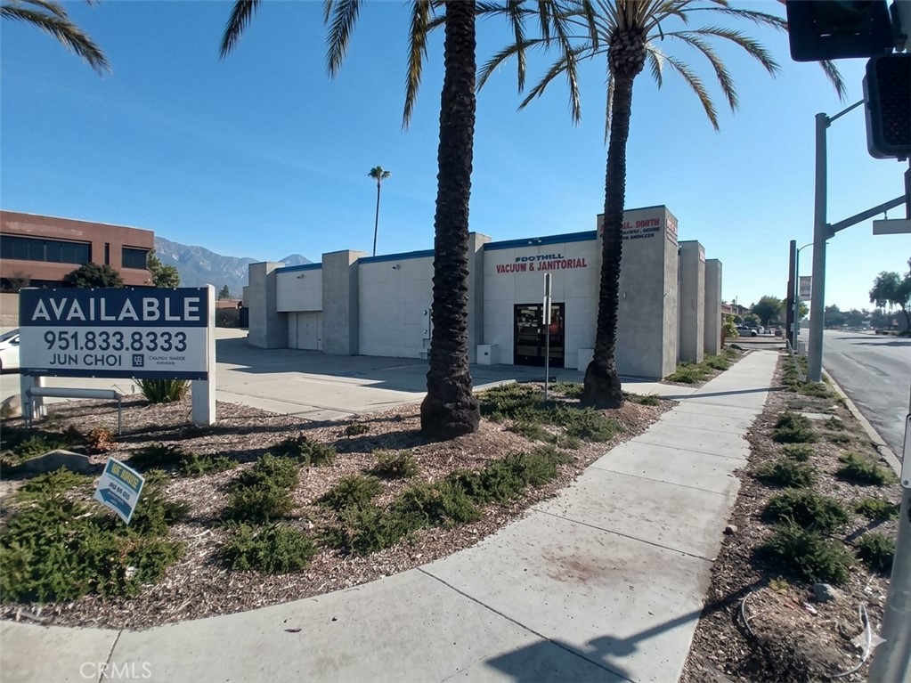 1595 W Foothill Boulevard — photo