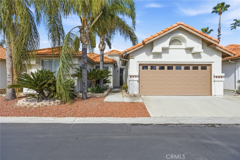 740 Bahama — photo
