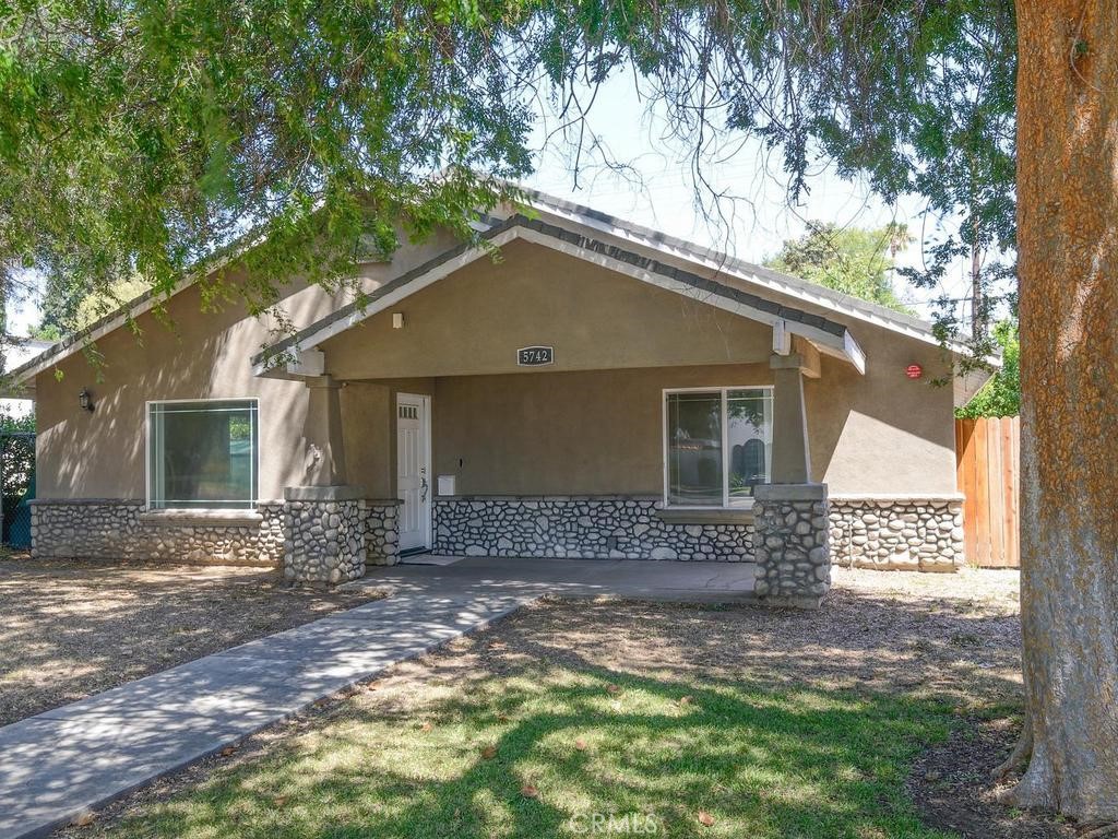 5742 Magnolia — photo