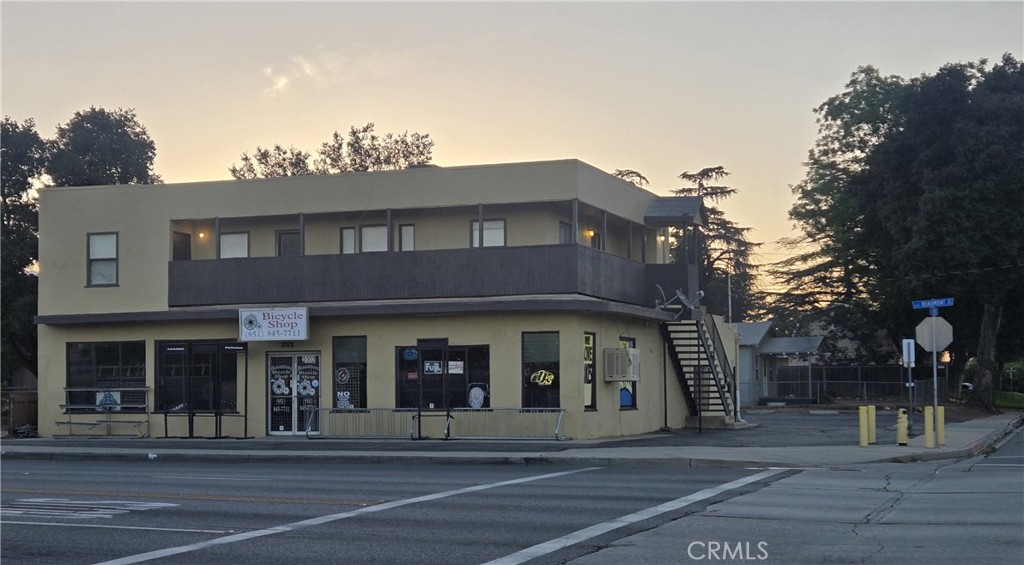 1002 Beaumont — photo
