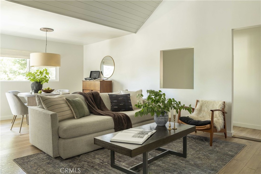 829 Sierra Vista Drive — photo