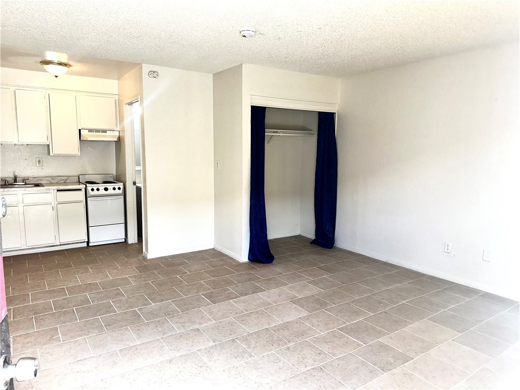 11661 11663 White Avenue 6 — photo