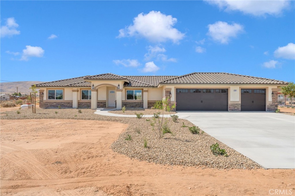 21317 Caribou Road — photo