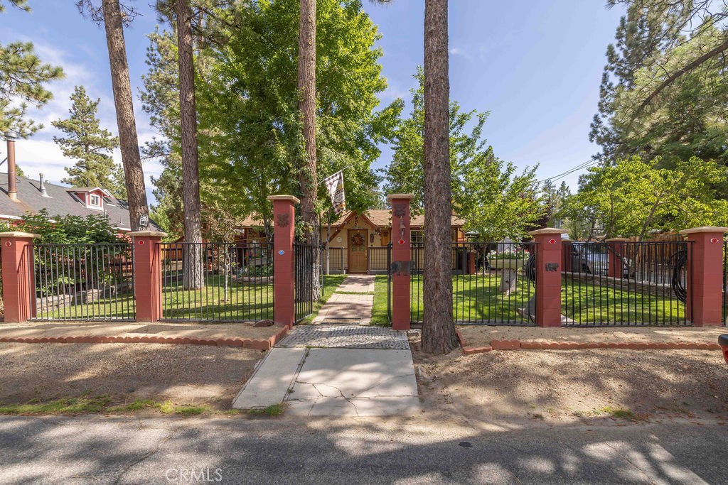500 E Meadow — photo