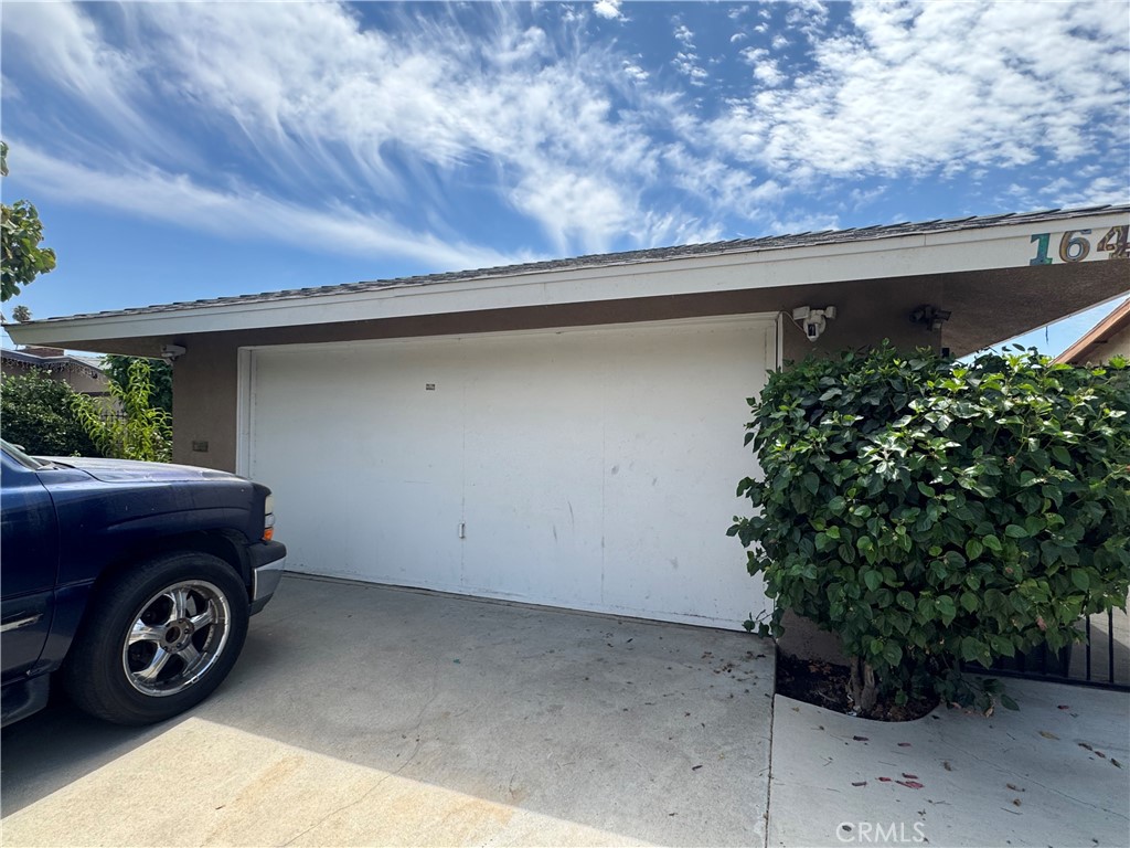 16435 Upland Avenue — photo