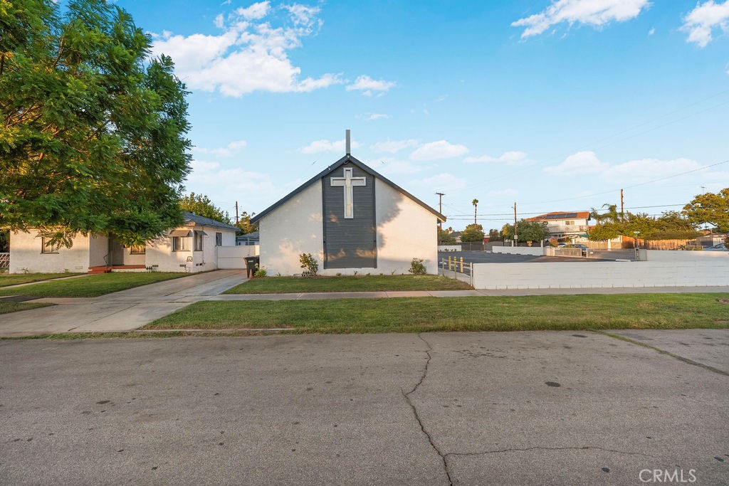 820 Larch St — photo