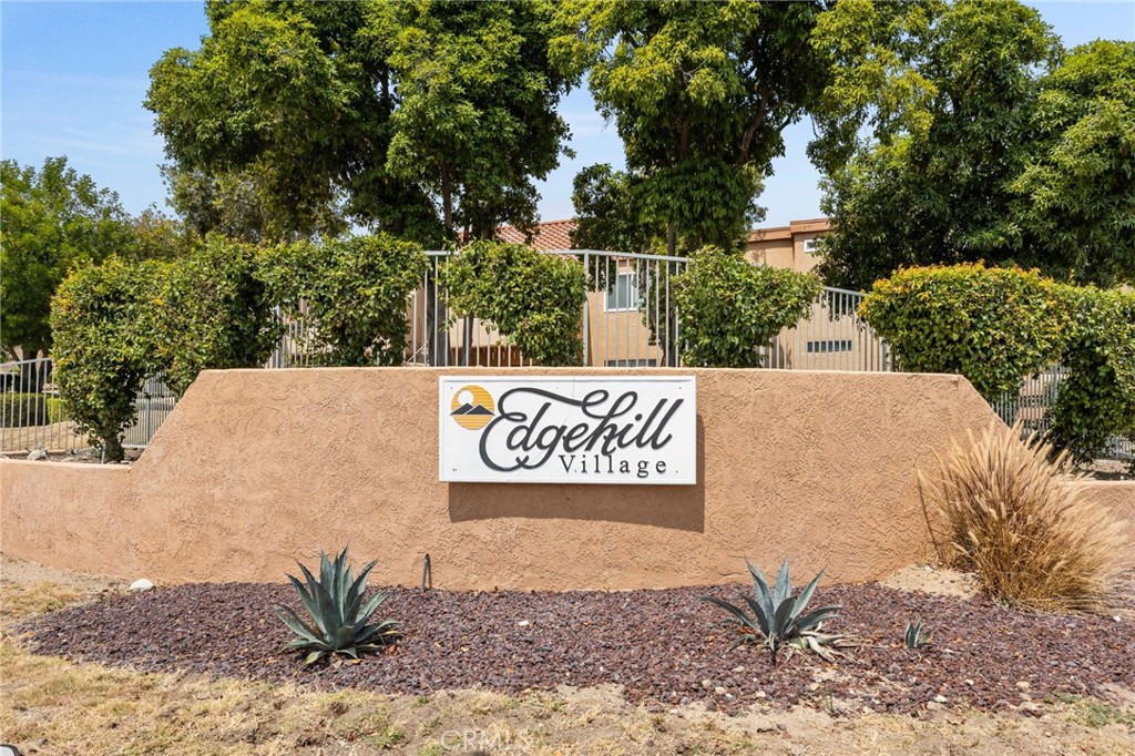 1500 W Edgehill Road 16 — photo