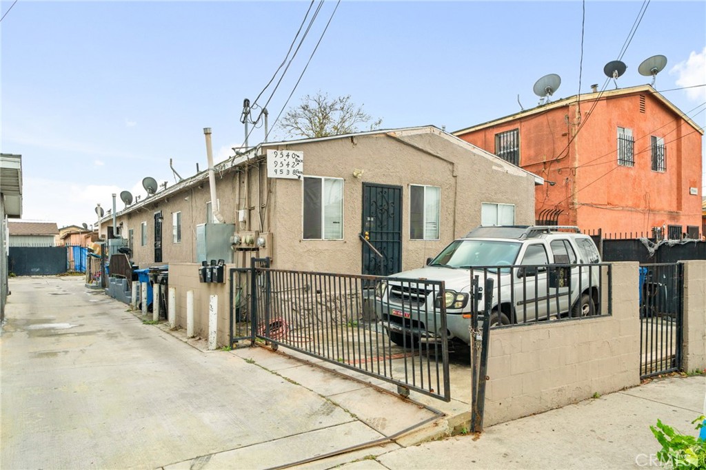 9538 Compton Avenue — photo