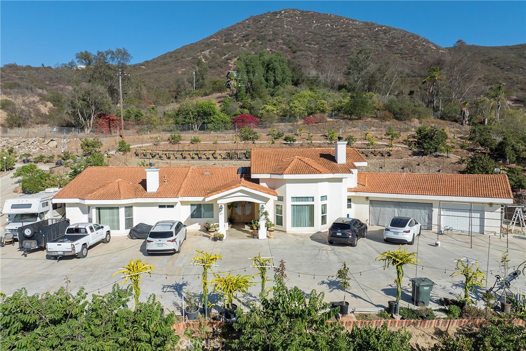 525 Stewart Canyon Road — photo