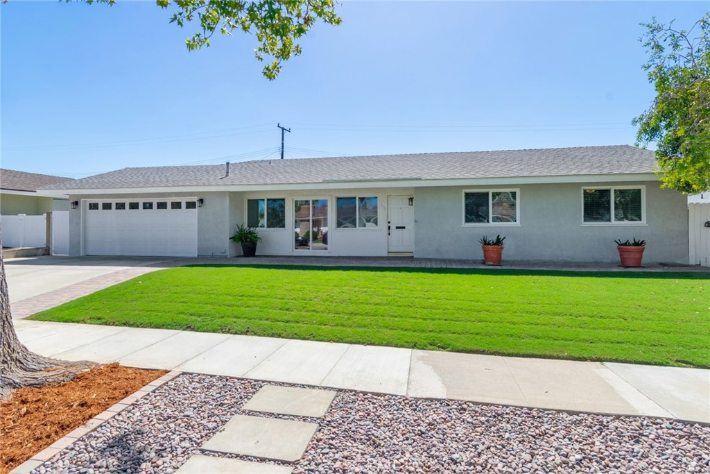 1102 E. Amber Avenue — photo