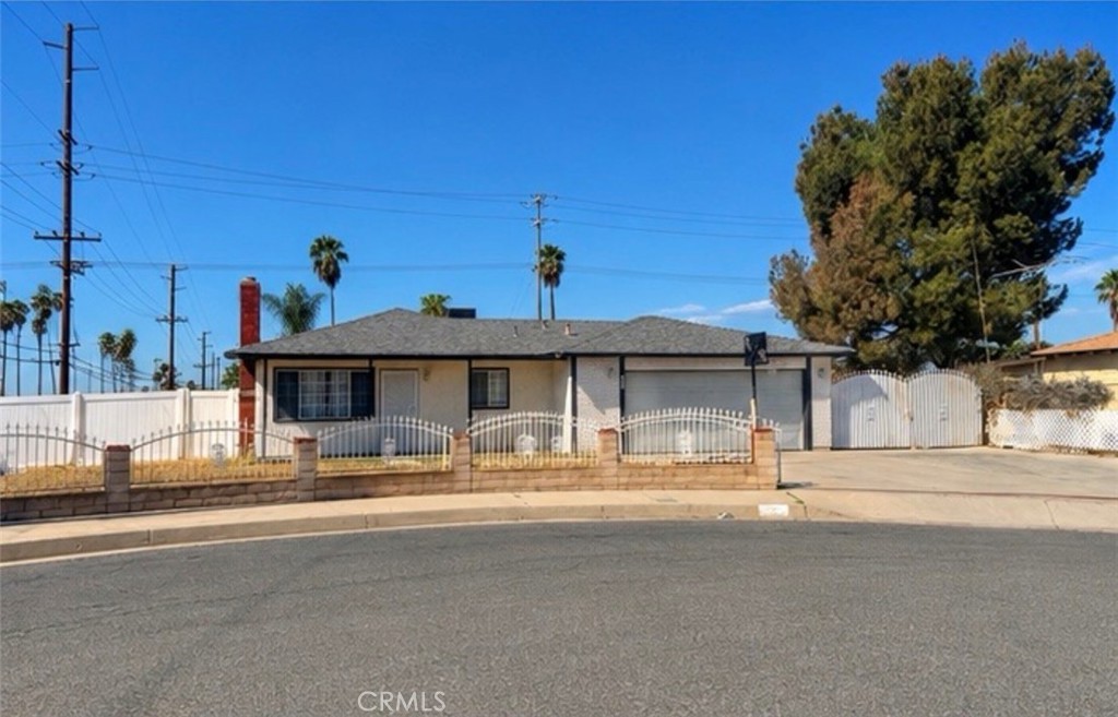 1603 James Court — photo