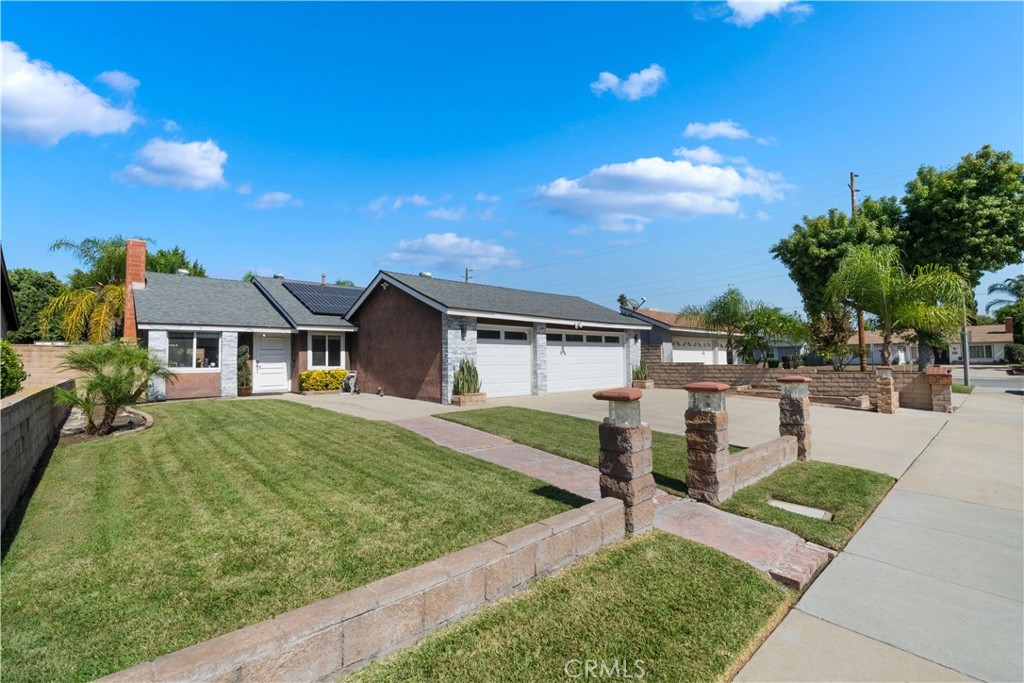 1010 Maple Court — photo