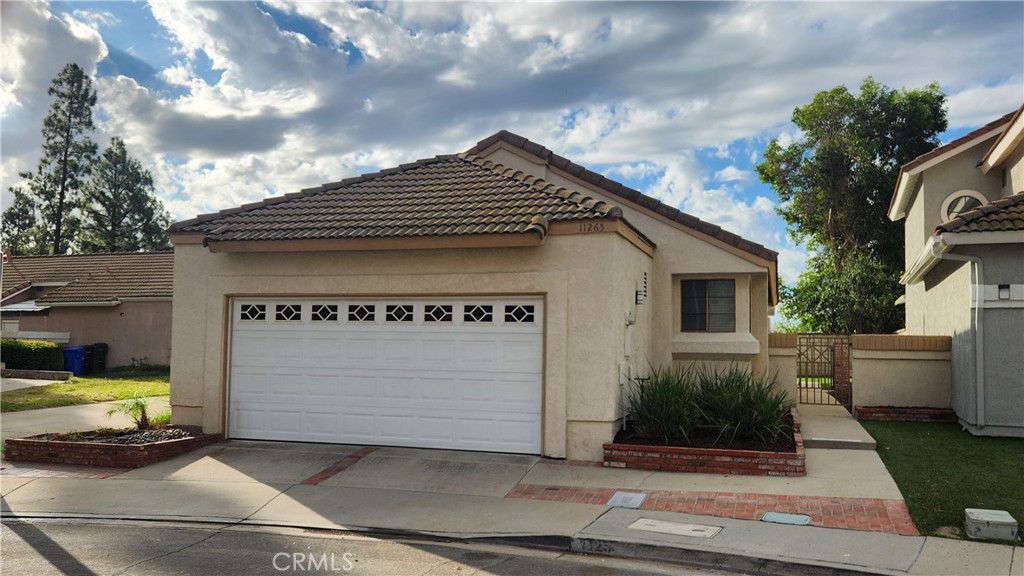 11265 Drake Street — photo