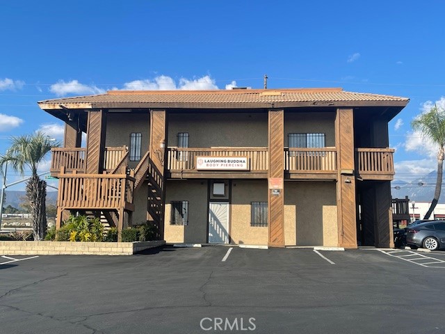 2176 W Foothill Boulevard B — photo