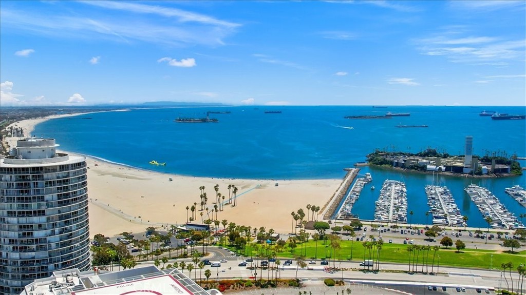 488 E Ocean 708 — photo