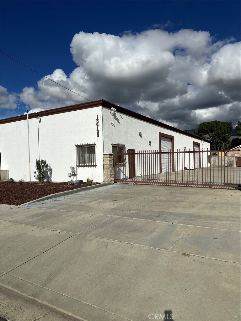 121 N Dillon — photo