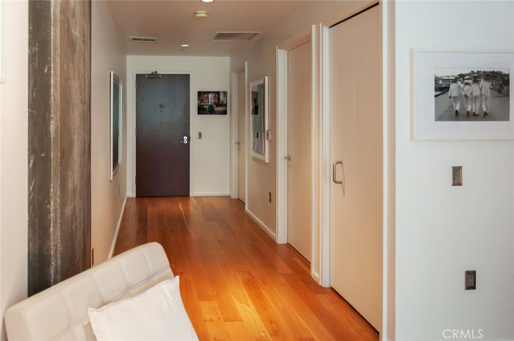 1155 S Grand 307 — photo