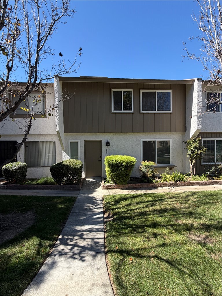 1091 Clark — photo